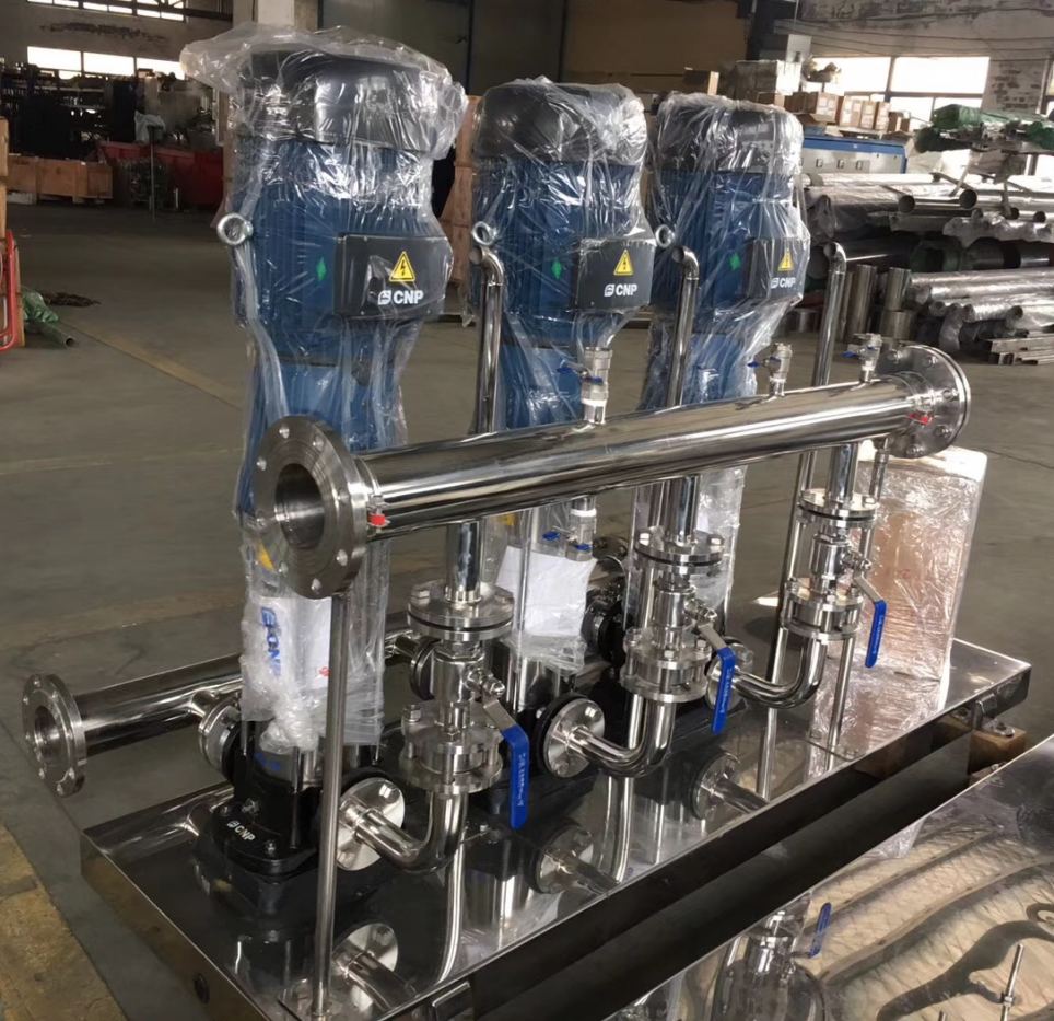 變頻器具有調壓、調頻、穩壓、調速等基本功能，應用了現代的科學技術，可以再不改變電壓的情況下調整頻率，也可以在頻率不改變的情況下改變電壓，根據負載需要調整轉速，價格雖貴但性能良好，結構復雜但使用簡單，是現代控制異步交流電動機啟動運行優秀的設備。