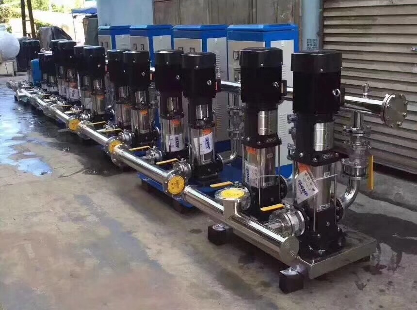 變頻器具有調壓、調頻、穩壓、調速等基本功能，應用了現代的科學技術，可以再不改變電壓的情況下調整頻率，也可以在頻率不改變的情況下改變電壓，根據負載需要調整轉速，價格雖貴但性能良好，結構復雜但使用簡單，是現代控制異步交流電動機啟動運行優秀的設備。